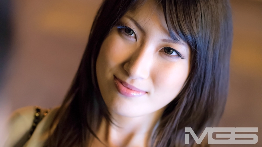 ETQT-014 Aya-chan (25 years old)'s plump big breasts can be seen even from the top of her clothes!