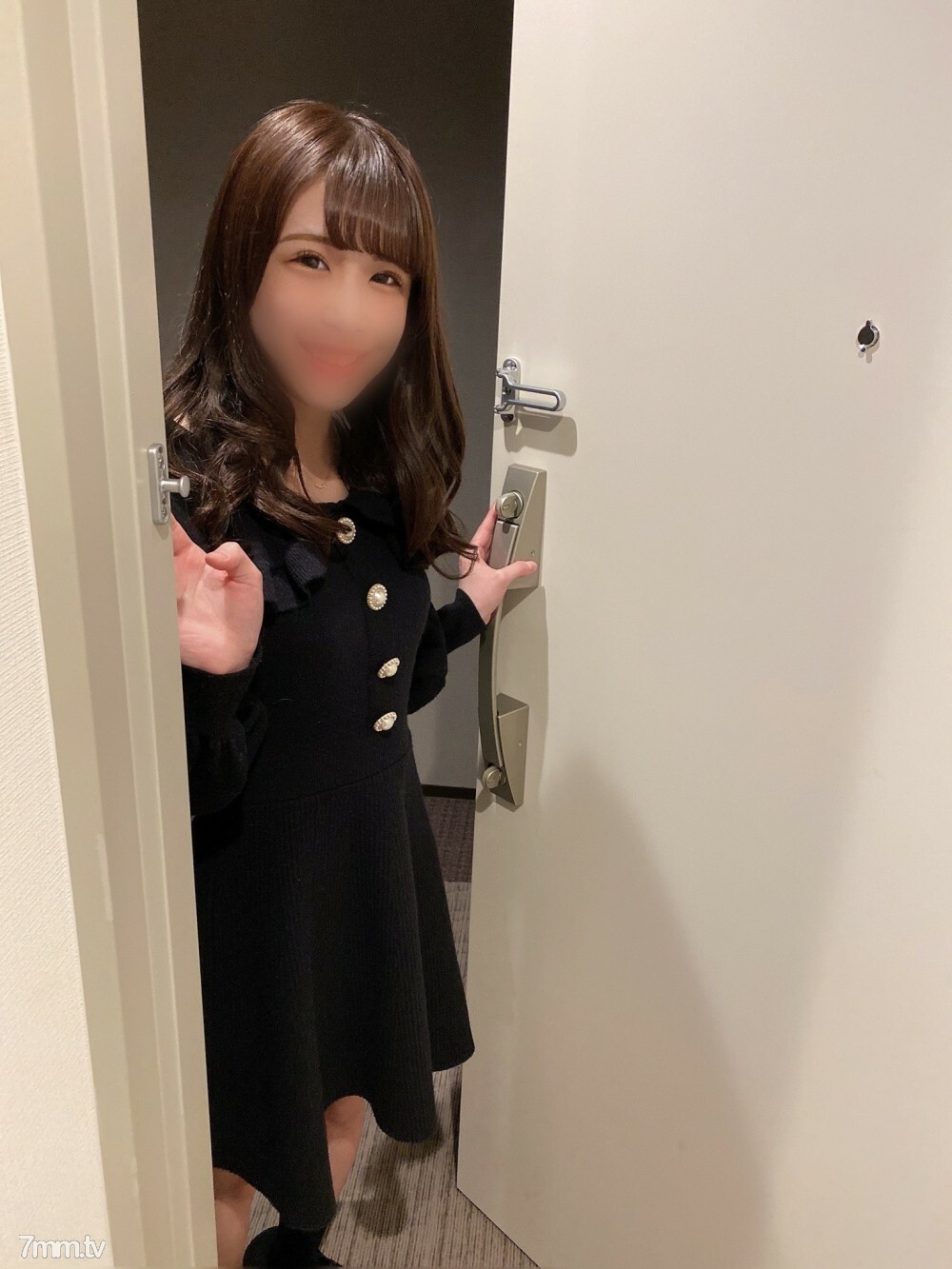 FC2-PPV-1758998 [Dreams come true ♪] Suddenly double immediate at the entrance. A beautiful girl with a first-class smile will visit the fan's home. Being put out in a solid manner and getting pregnant 〇 Inevitable