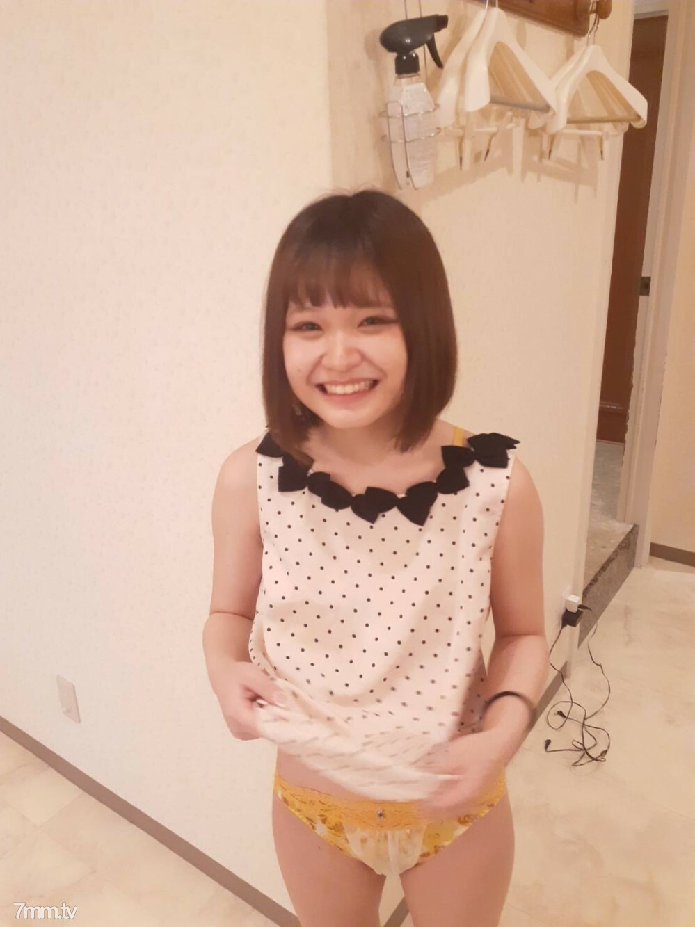 FC2-PPV-1913146 Hana-chan! A student virgin who has never done more than a kiss! Virgin instruction by an older sister with a cum