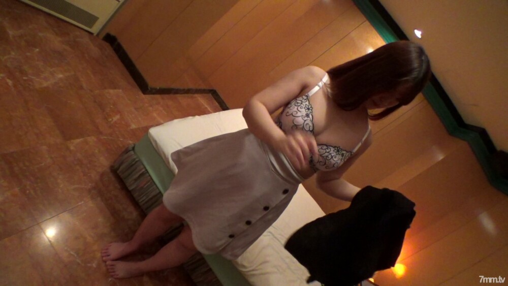 FC2-PPV-1351499 [Appearance / Uncensored] A female college student with big breasts in a shaved F cup that is cussoero even in a foreign language department intellectual. Creampie a large amount of sperm that seems to be pregnant without permission (73 mi